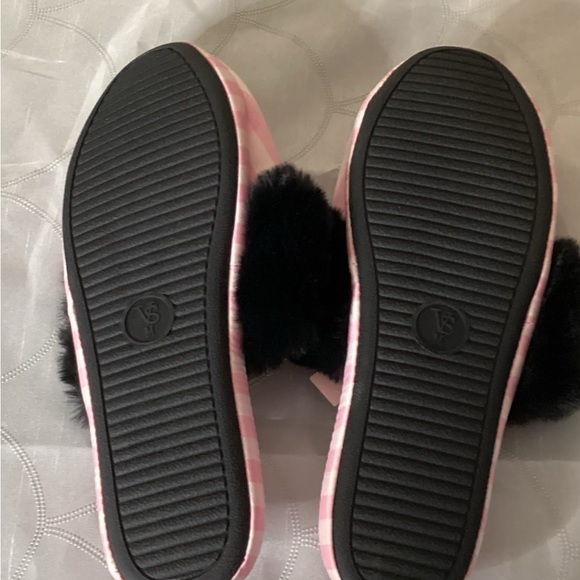 NWT Victoria’s Secret Signature Stripe Satin Slippers - Picture 8 of 8